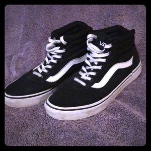Black and white vans skater sneakers